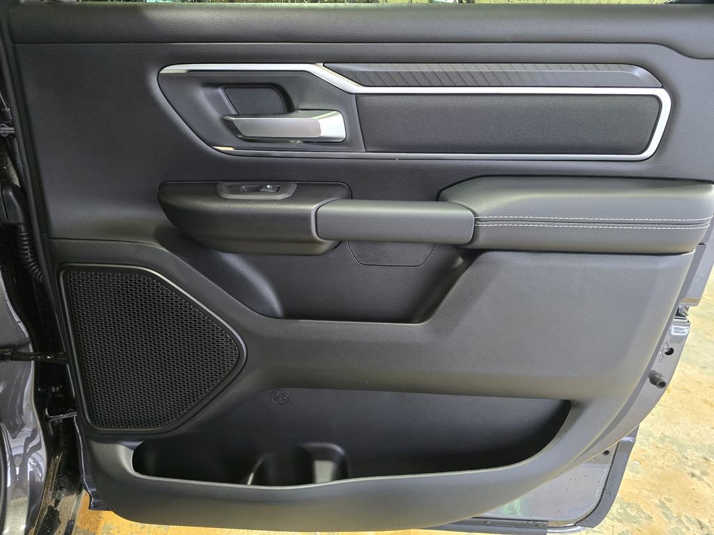 New 2026 RAM 1500 4x4 Crew Cab image 38
