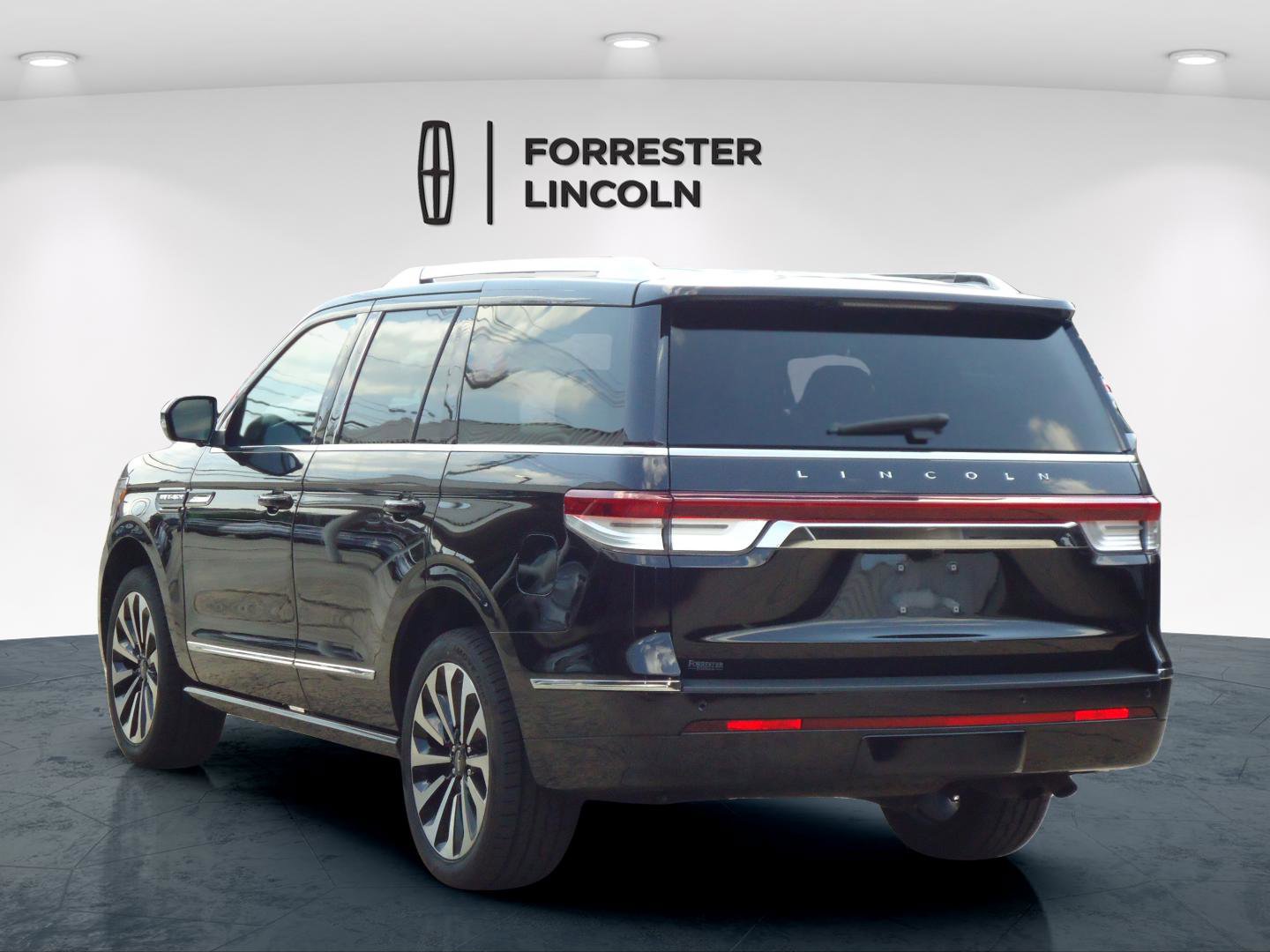 Used 2022 Lincoln Navigator Reserve AWD/4WD image 5