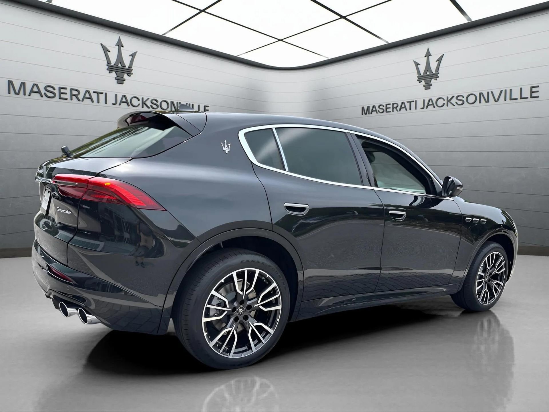 New 2025 Maserati Grecale Modena image 9