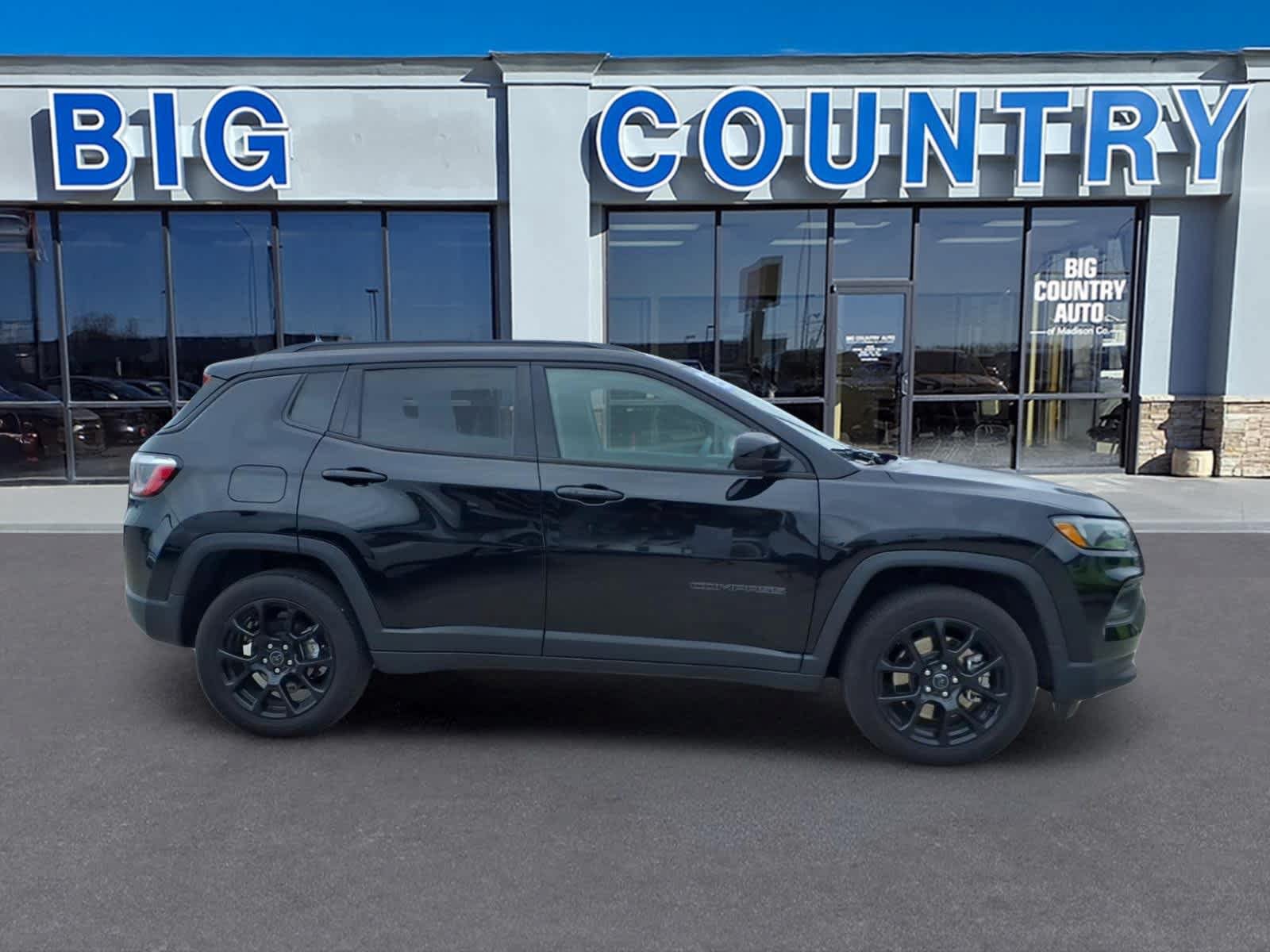 Used 2025 Jeep Compass Latitude w/ Altitude Special Edition AWD/4WD image 4