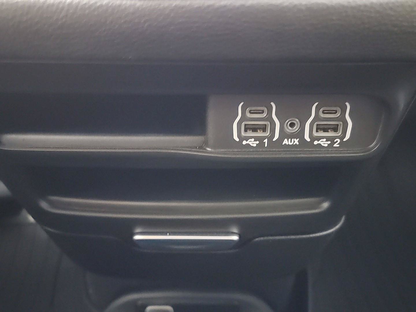 Used 2025 Chrysler Pacifica Select FWD image 33