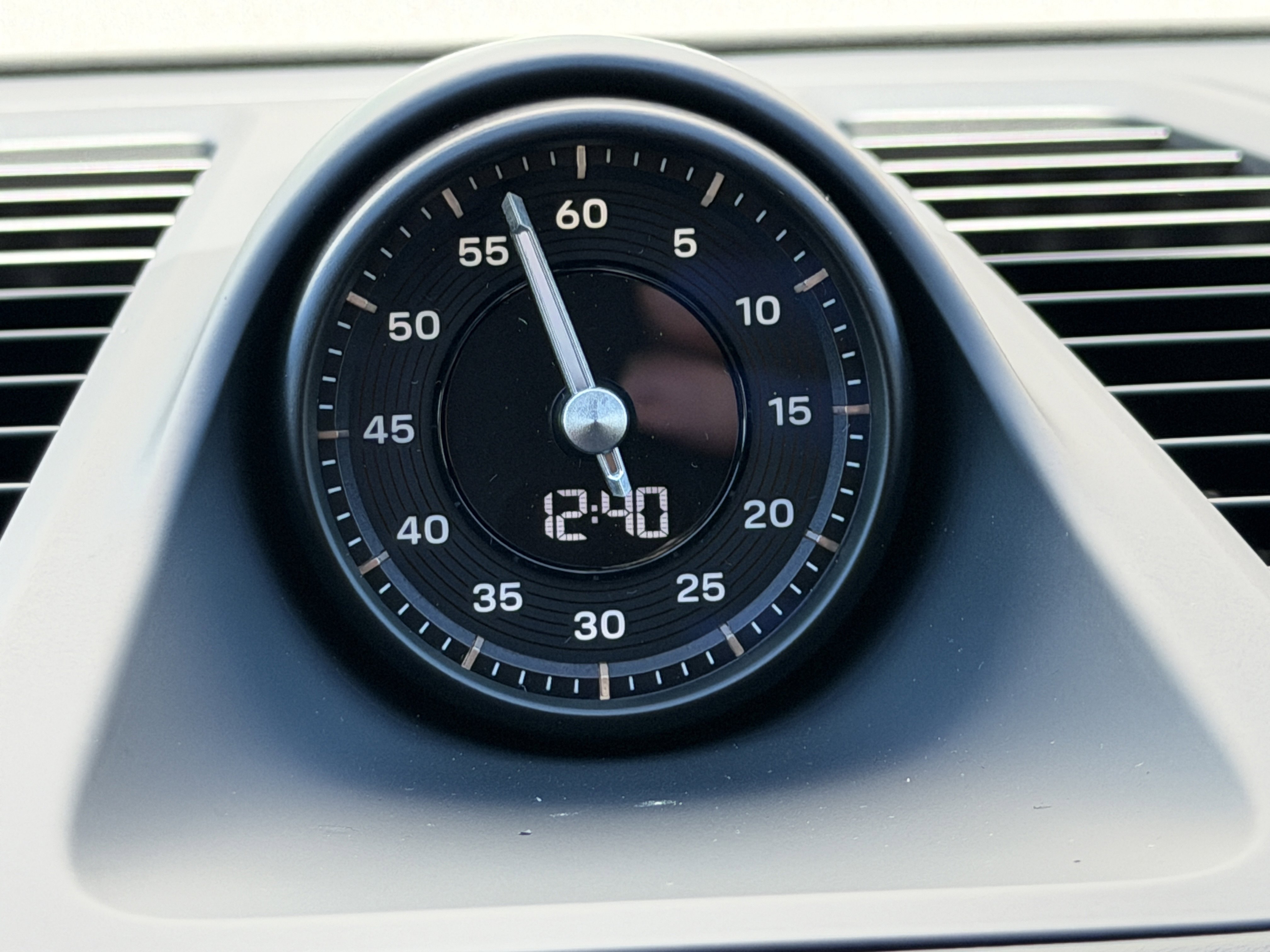 New 2026 Porsche Macan Electric image 27