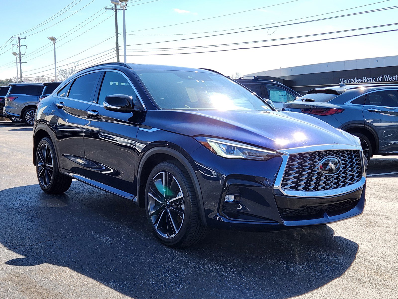 Used 2023 INFINITI QX55 Luxe w/ Cargo Package image 2