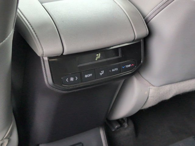 Used 2020 Toyota Highlander XLE AWD/4WD image 30