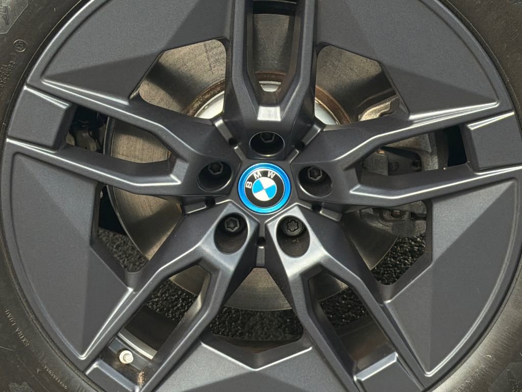 Used 2024 BMW iX xDrive50 w/ Premium Package image 7