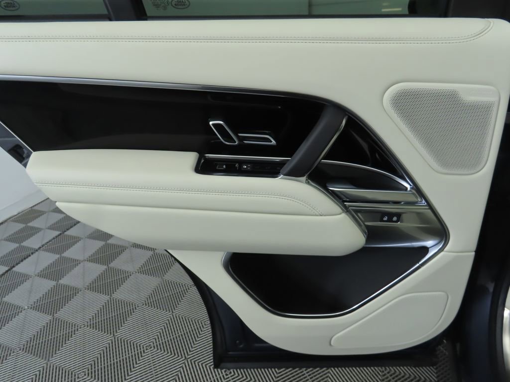 New 2025 Land Rover Range Rover SE image 27
