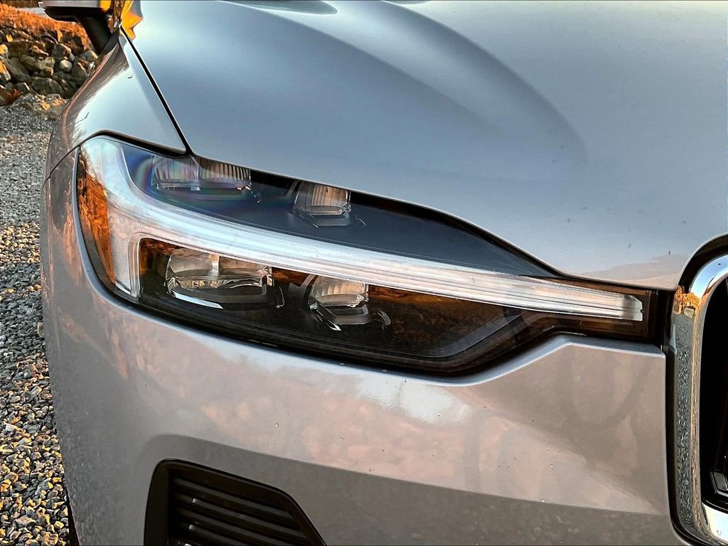 Used 2022 Volvo XC60 B5 Momentum image 25