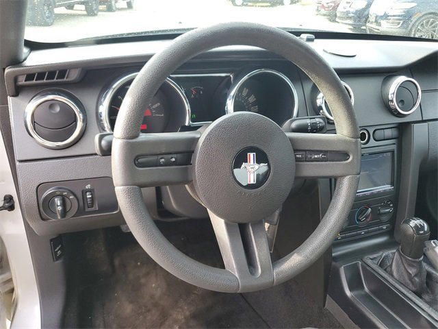 Used 2005 Ford Mustang Deluxe image 10