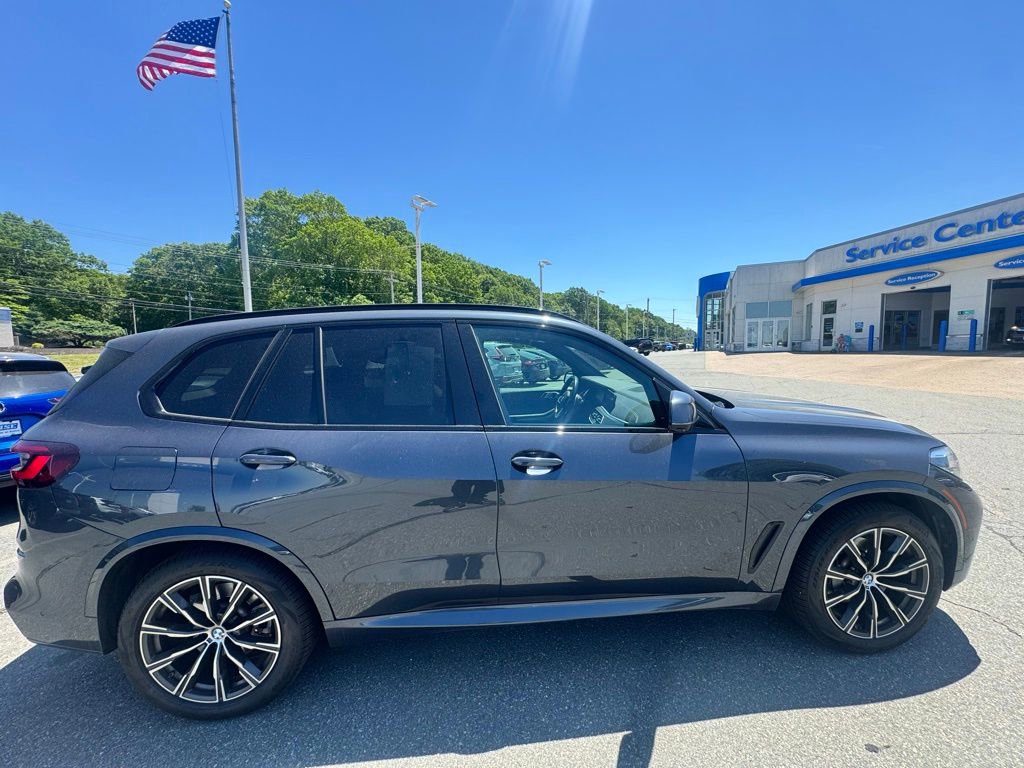 Used 2022 BMW X5 xDrive40i w/ M Sport Package AWD/4WD image 7