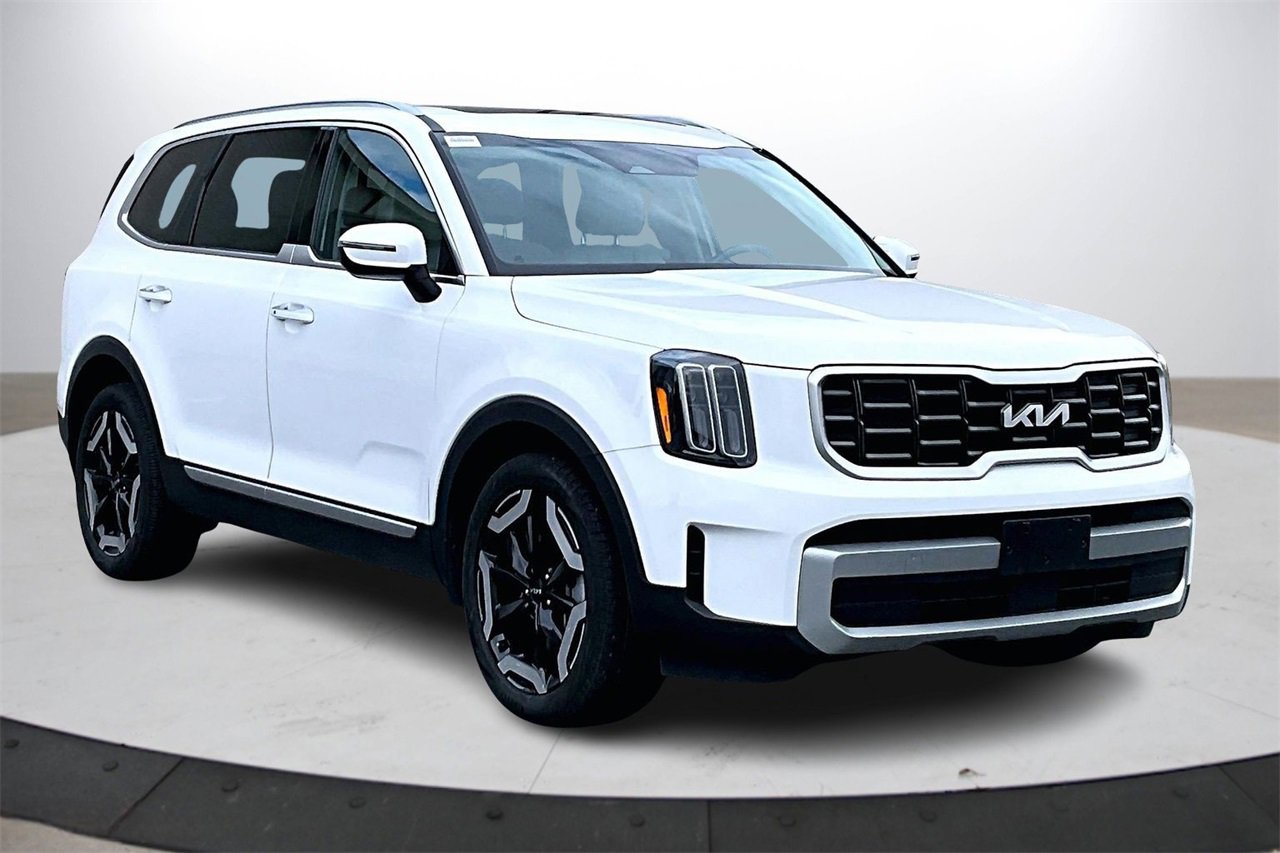 Used 2023 Kia Telluride S w/ S Sunroof Package image 2