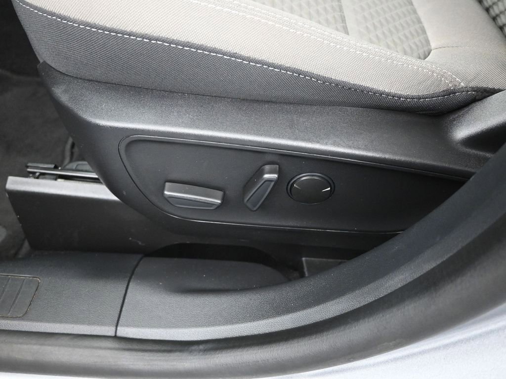 Certified 2022 Ford Escape SE w/ SE Sport Appearance Package image 17