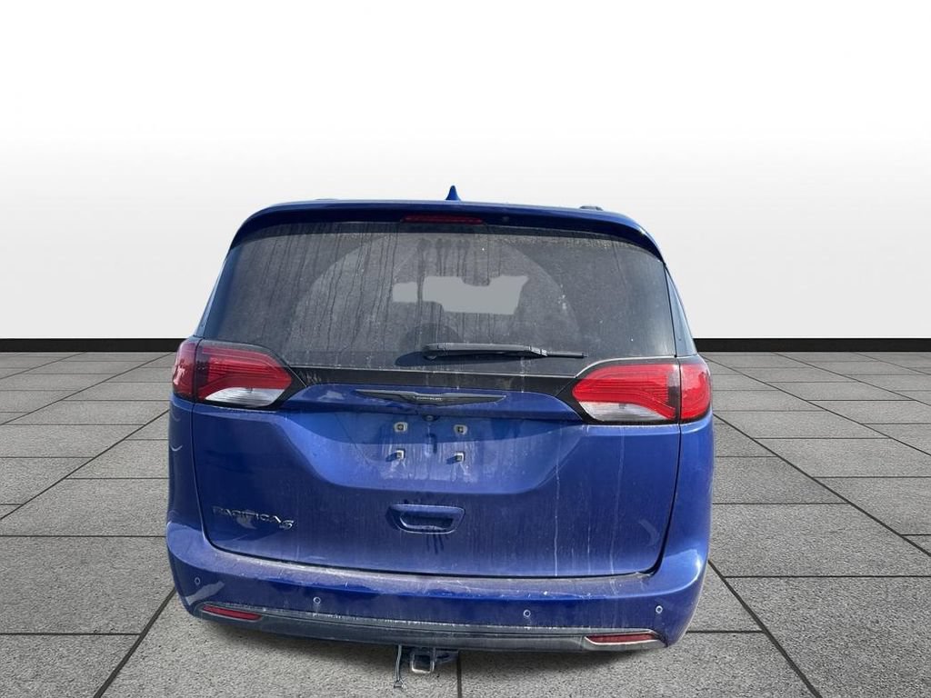 Used 2020 Chrysler Pacifica Touring-L Plus FWD image 6