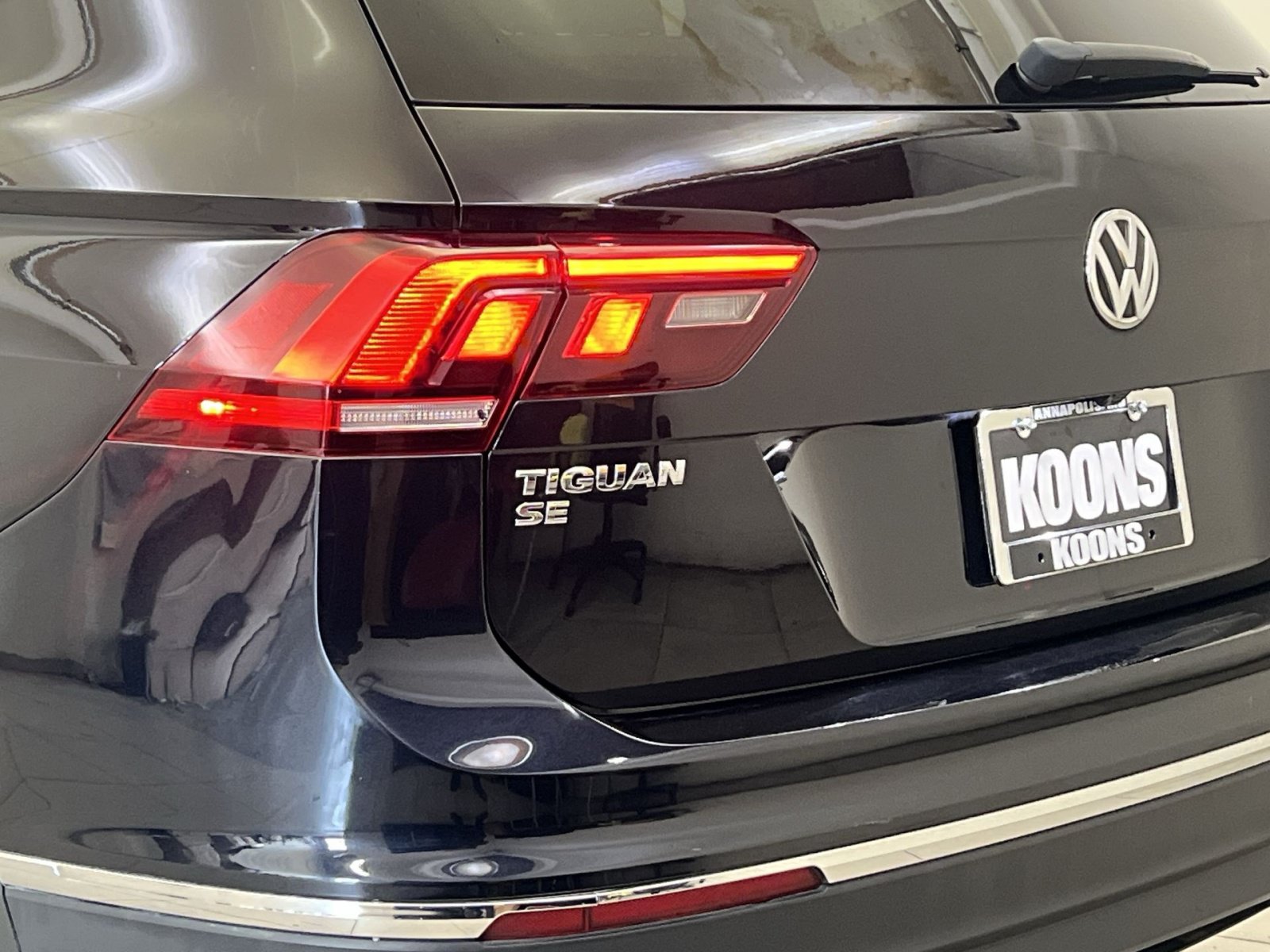 Used 2018 Volkswagen Tiguan SE AWD/4WD image 29