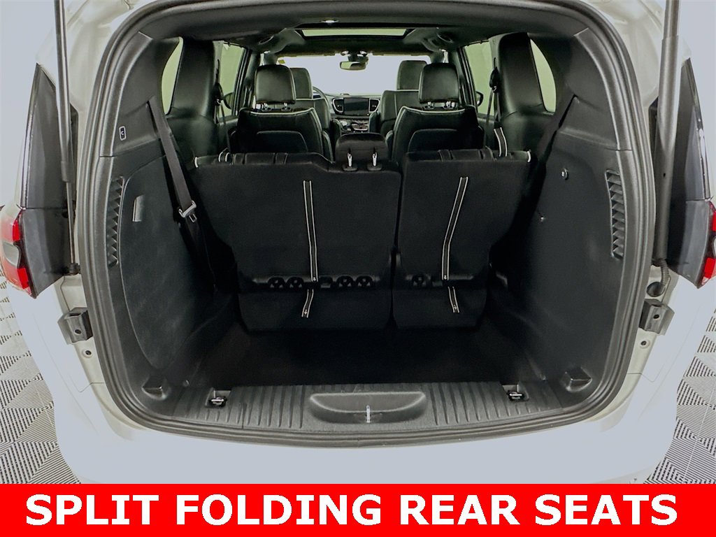 Used 2025 Chrysler Pacifica Limited image 10