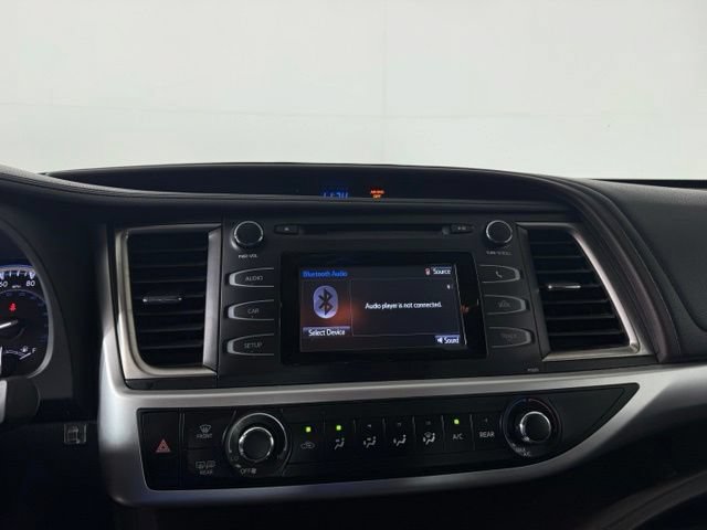 Used 2016 Toyota Highlander LE FWD image 17