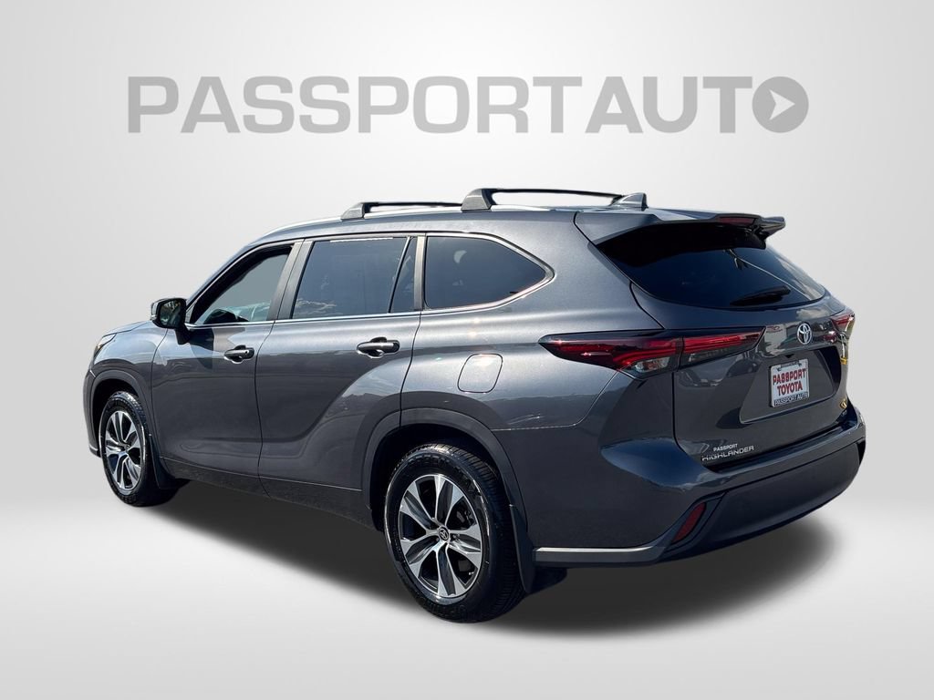 Certified 2024 Toyota Highlander XLE FWD image 4