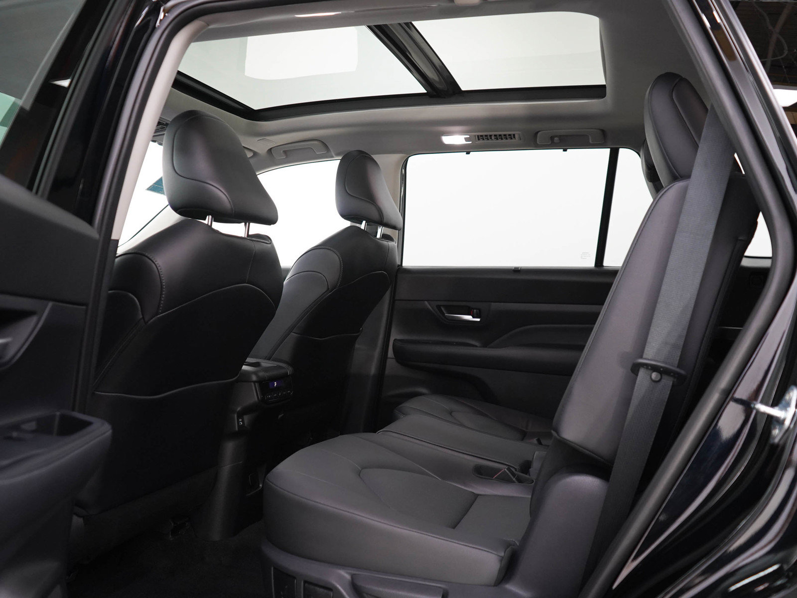 Used 2025 Toyota Grand Highlander AWD image 19