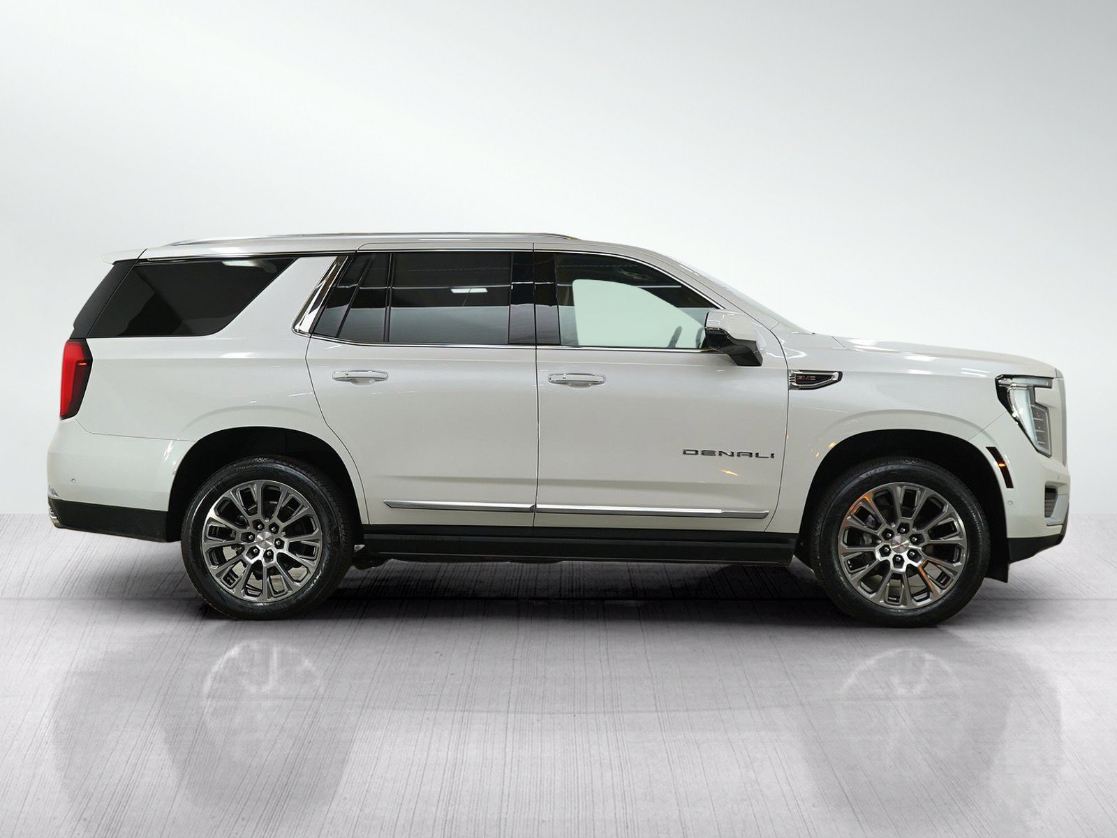 Used 2025 GMC Yukon Denali w/ Denali Reserve Package AWD/4WD image 6