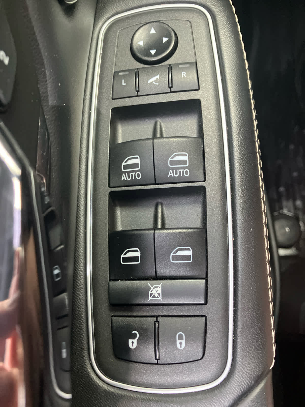 Used 2022 RAM 1500 Limited AWD/4WD image 13