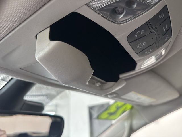 Used 2023 Chrysler Voyager LX image 50