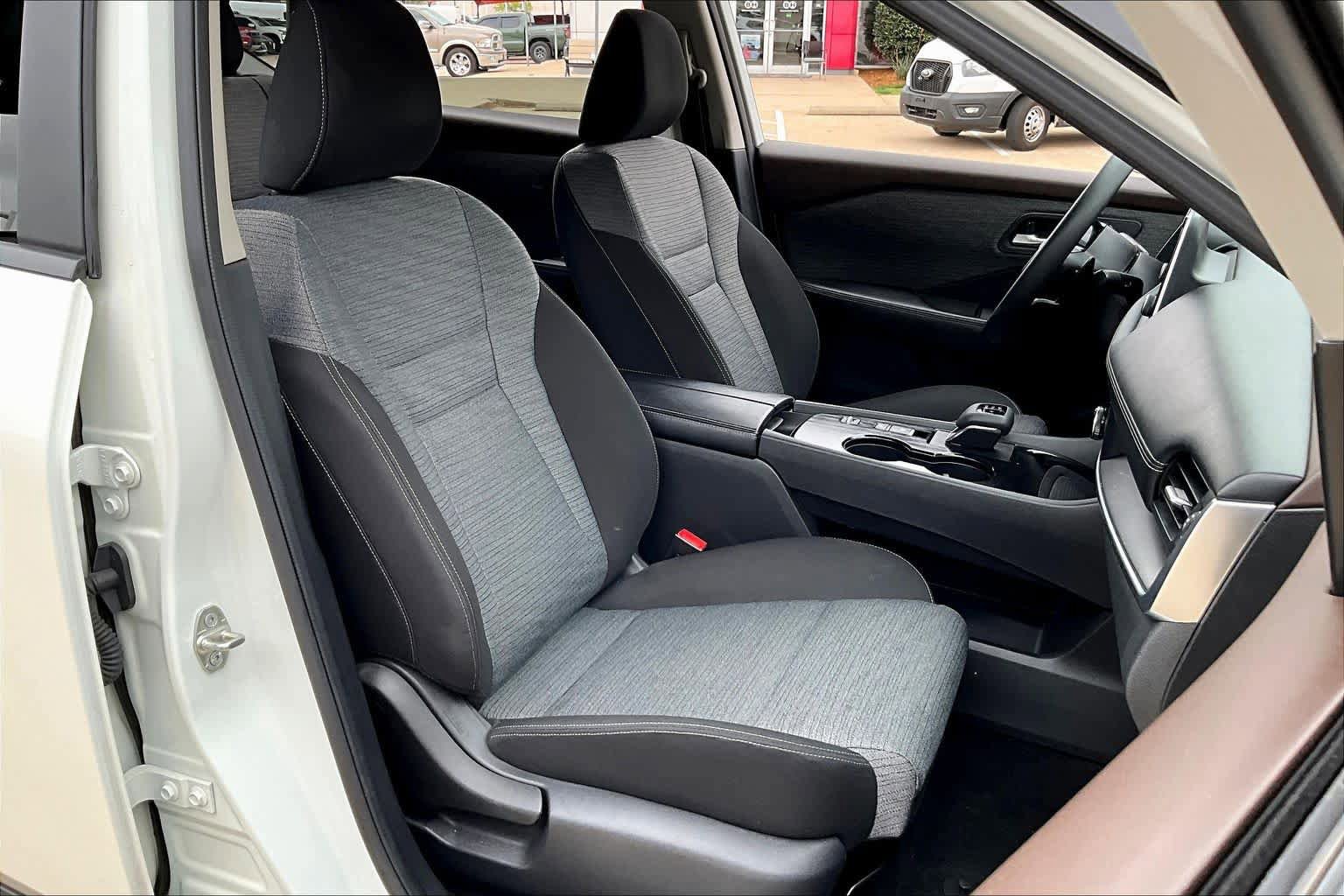 Certified 2023 Nissan Rogue SV FWD image 8