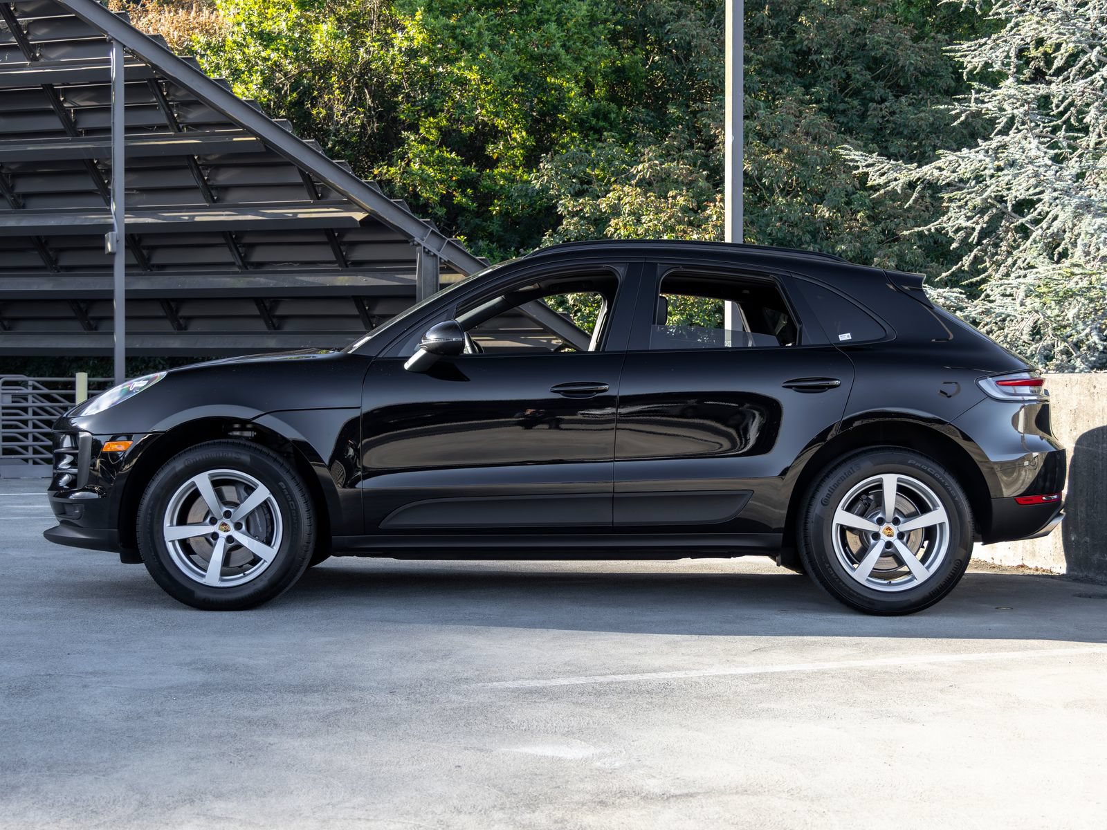Certified 2021 Porsche Macan AWD/4WD image 2