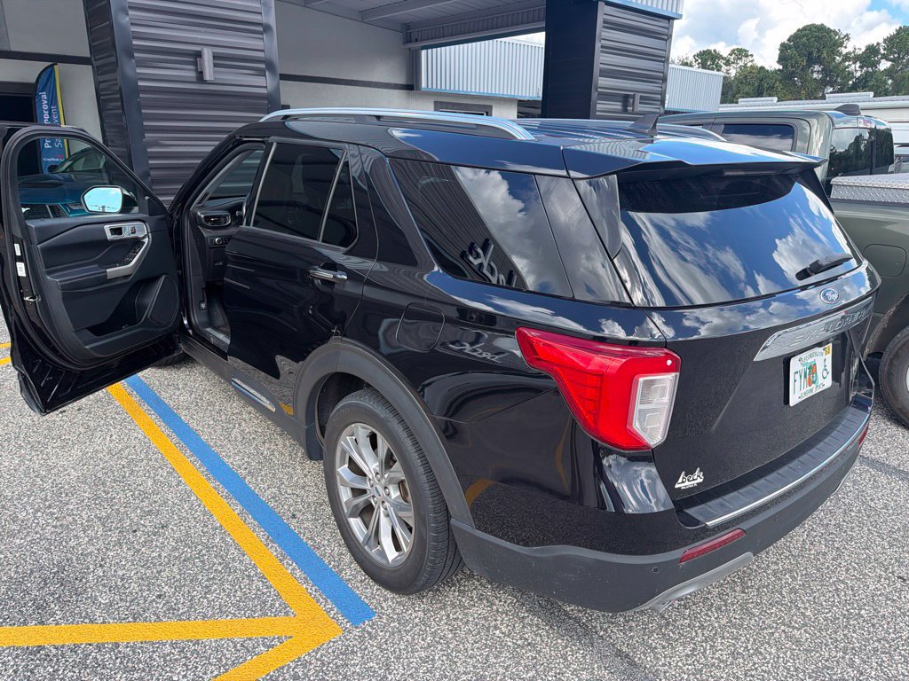 Used 2023 Ford Explorer Limited w/ Equipment Group 301A RWD image 3
