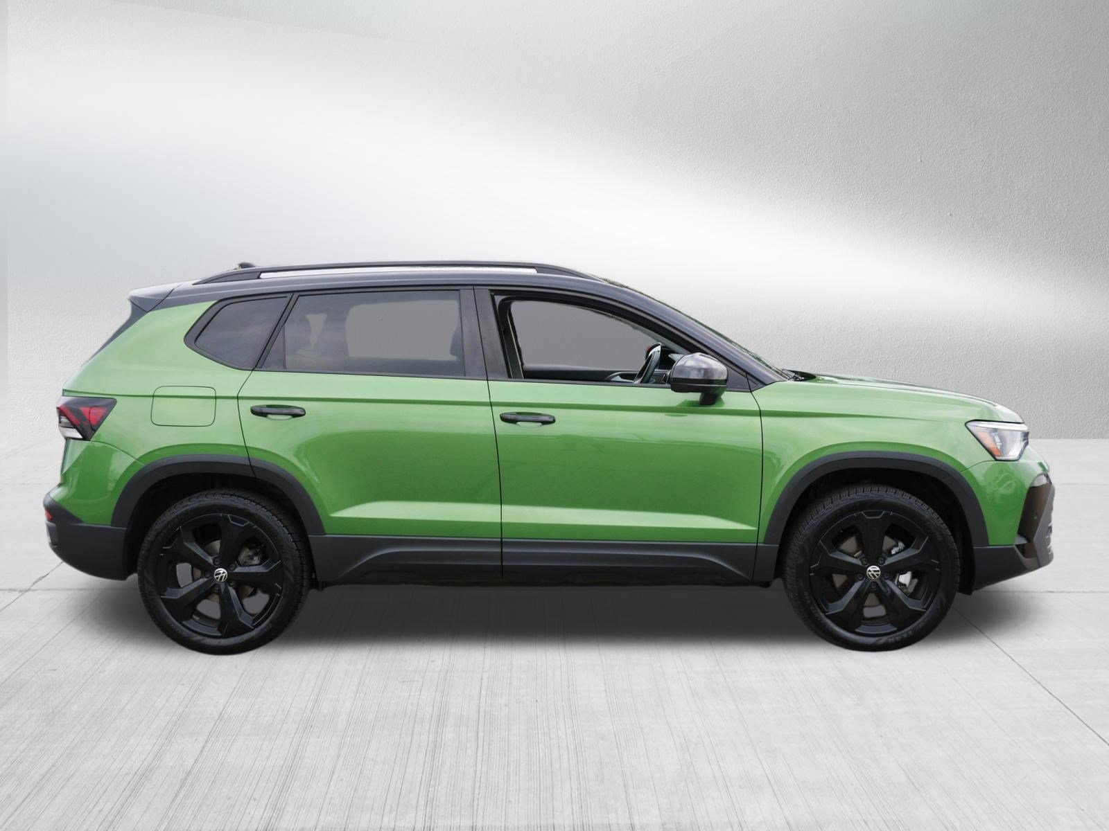 Certified 2025 Volkswagen Taos SE AWD/4WD image 8
