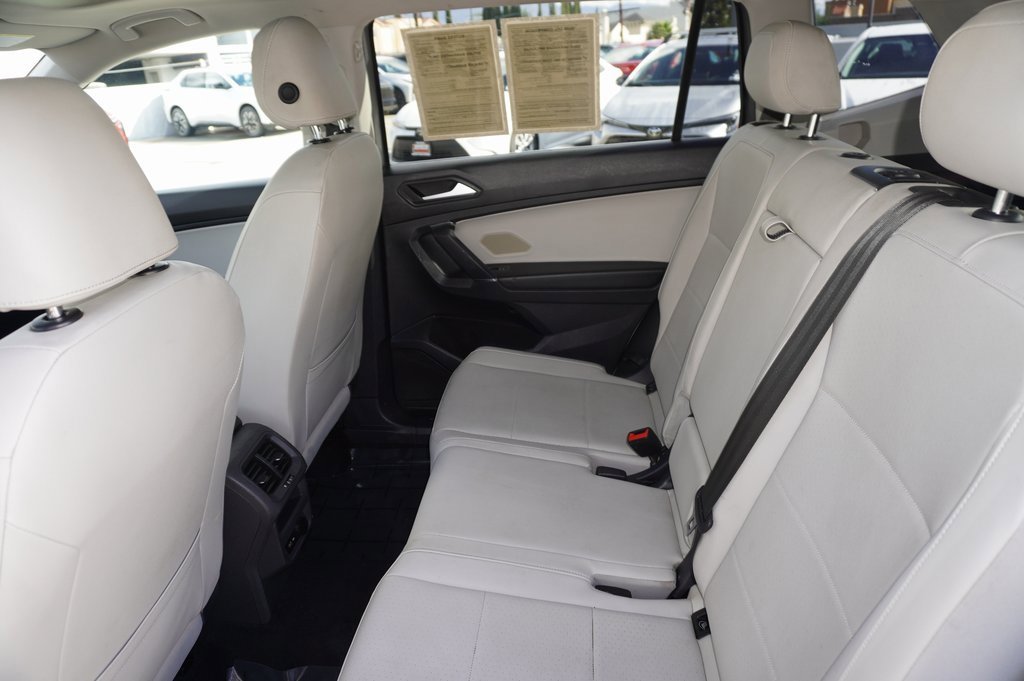Used 2020 Volkswagen Tiguan SE w/ Panoramic Sunroof Package image 10