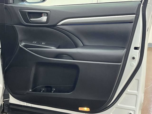 Used 2019 Toyota Highlander SE AWD/4WD image 29