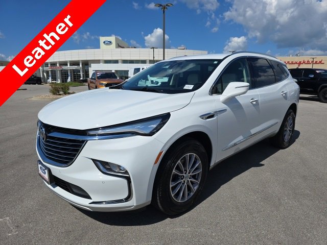 Used 2024 Buick Enclave Essence w/ Technology Package image 1