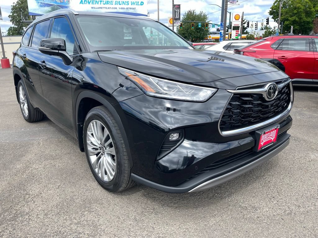 New 2026 Toyota Highlander Platinum AWD/4WD image 2