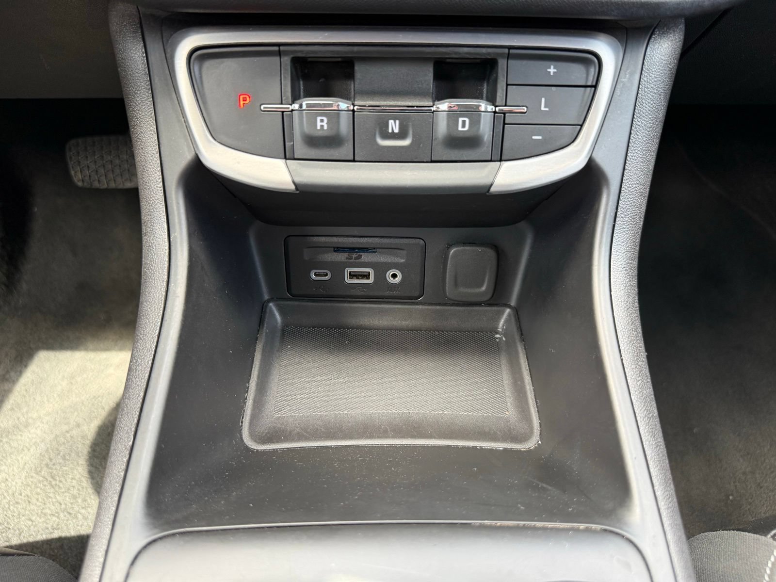 Used 2024 GMC Terrain SLT AWD/4WD image 25
