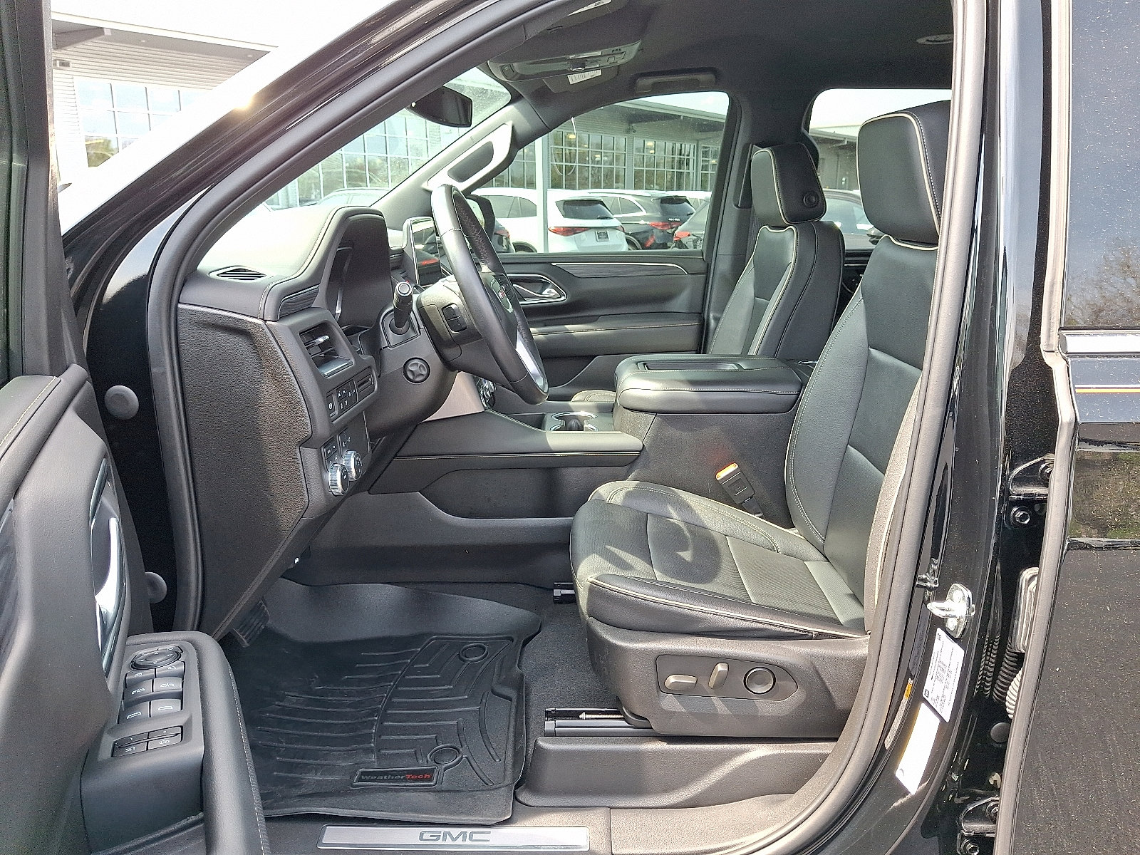 Used 2022 GMC Yukon XL SLT w/ SLT Luxury Package AWD/4WD image 15