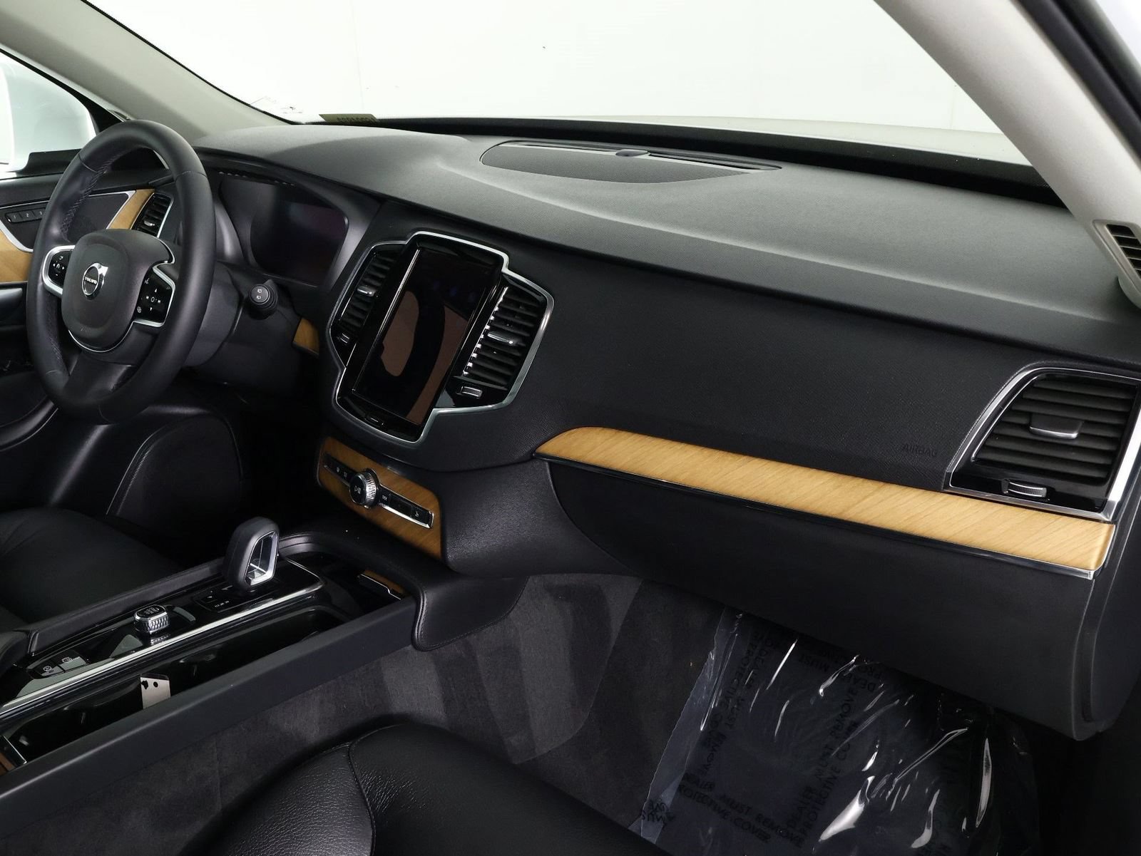 Certified 2023 Volvo XC90 T8 Plus AWD/4WD image 22