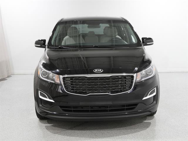Used 2021 Kia Sedona LX image 2