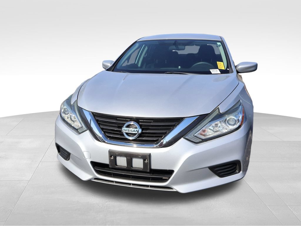 Used 2017 Nissan Altima 2.5 S w/ Power Driver Seat Package FWD image 4