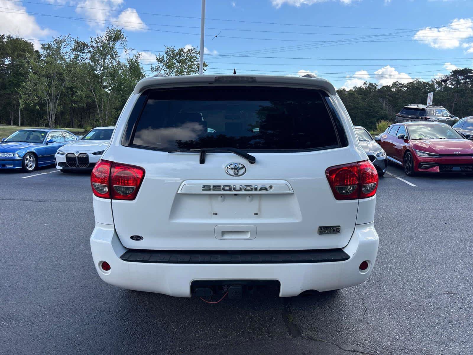 Used 2016 Toyota Sequoia SR5 AWD/4WD image 4