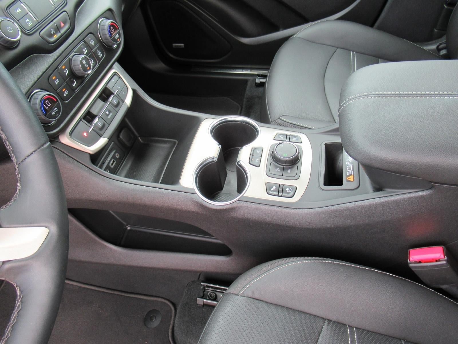 Used 2024 GMC Terrain Denali w/ Denali Premium Package AWD/4WD image 18