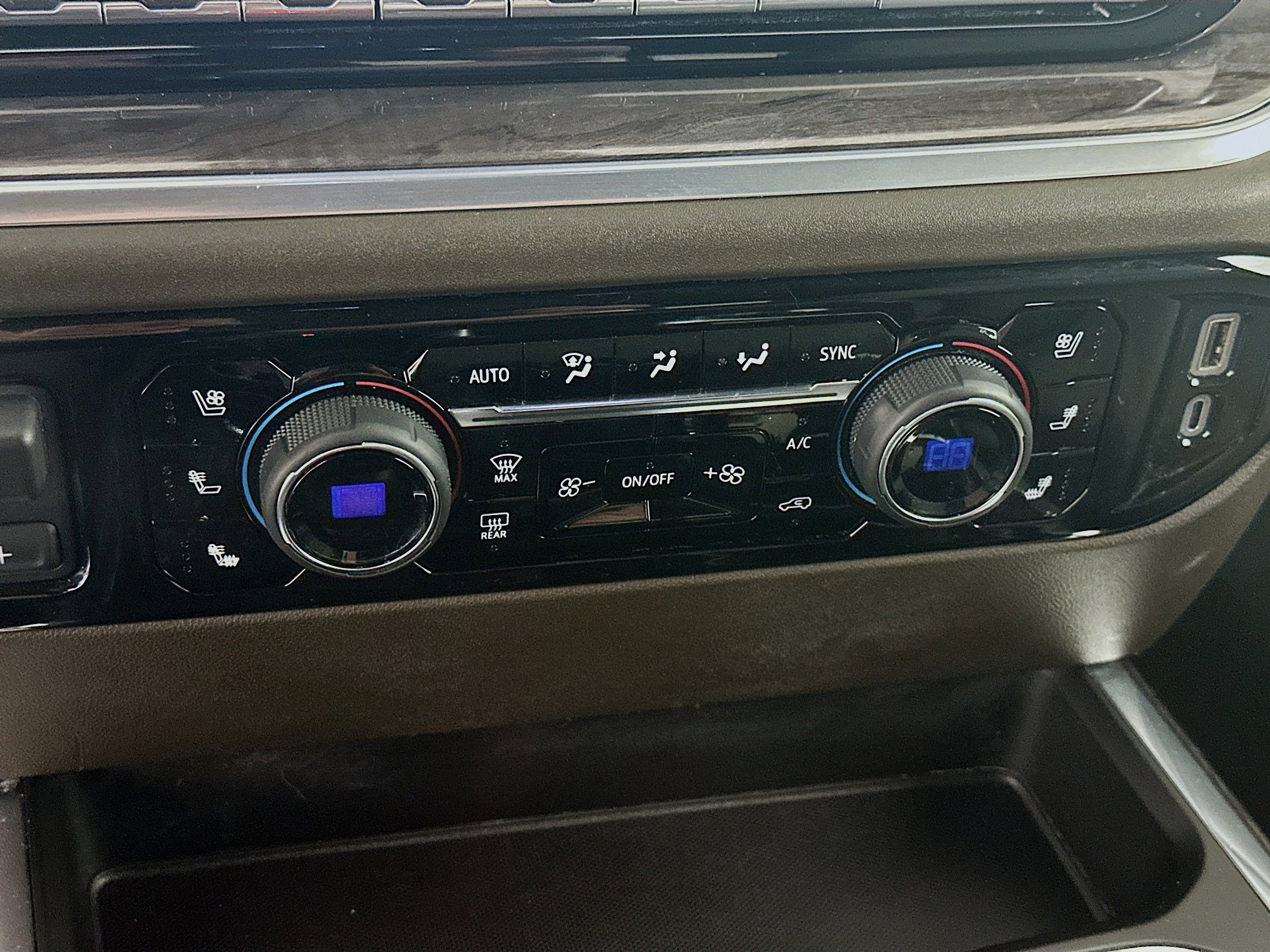 Used 2023 Chevrolet Silverado 1500 LTZ AWD/4WD image 24