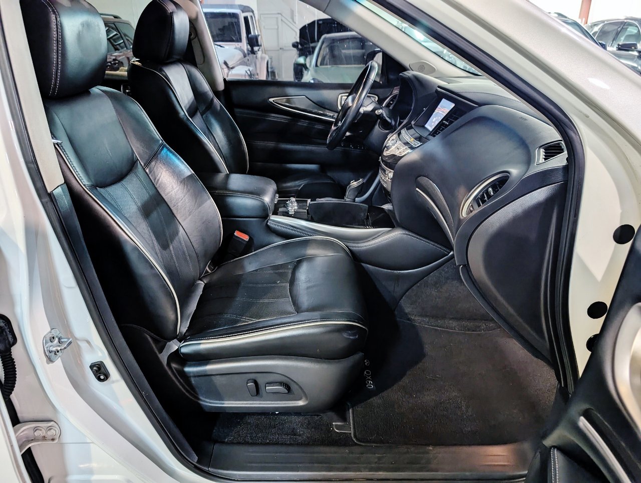 Used 2016 INFINITI QX60 Luxe w/ Premium Plus Package image 31