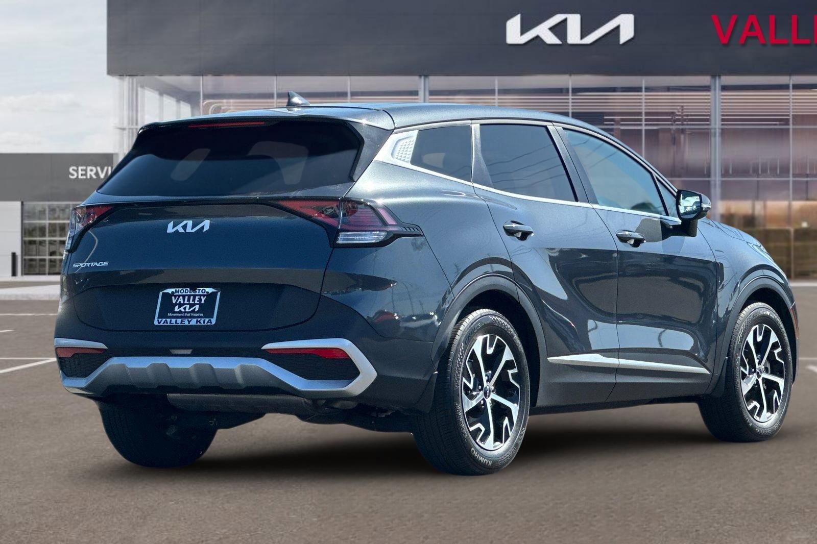 Used 2024 Kia Sportage EX FWD image 4