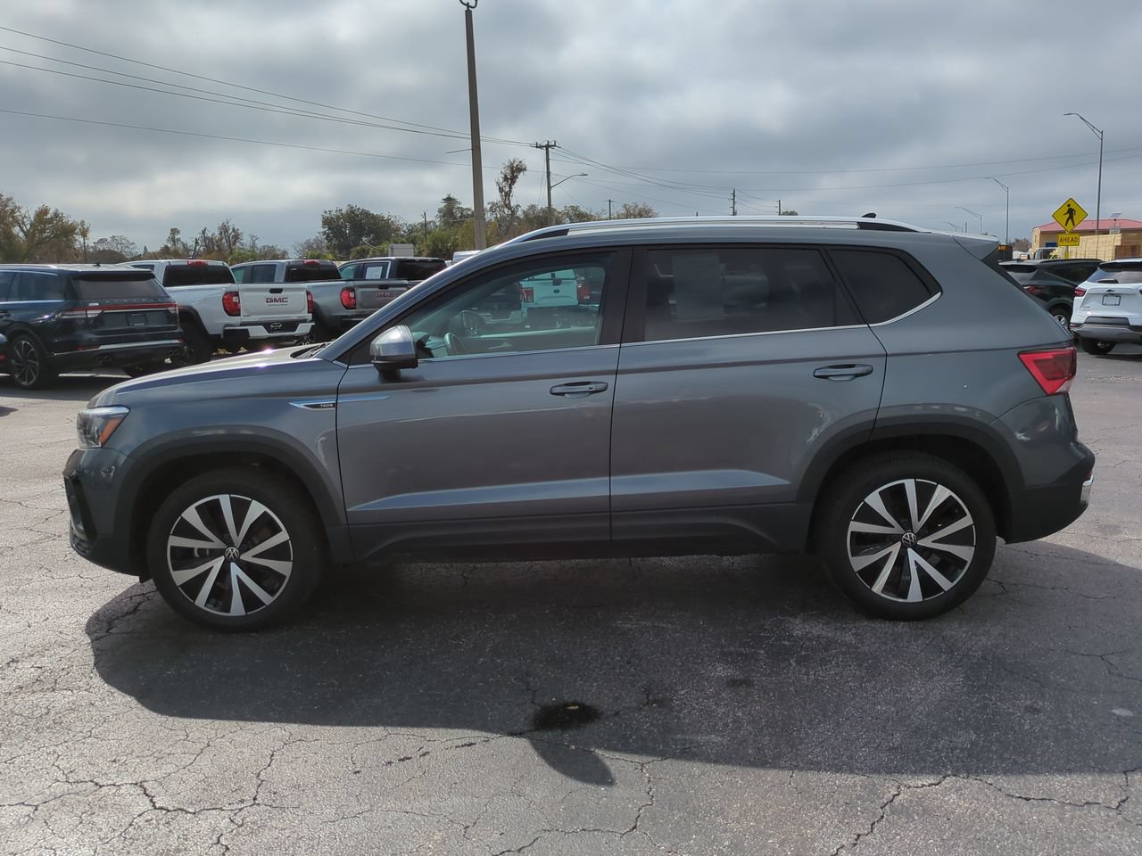 Used 2024 Volkswagen Taos SE FWD image 7