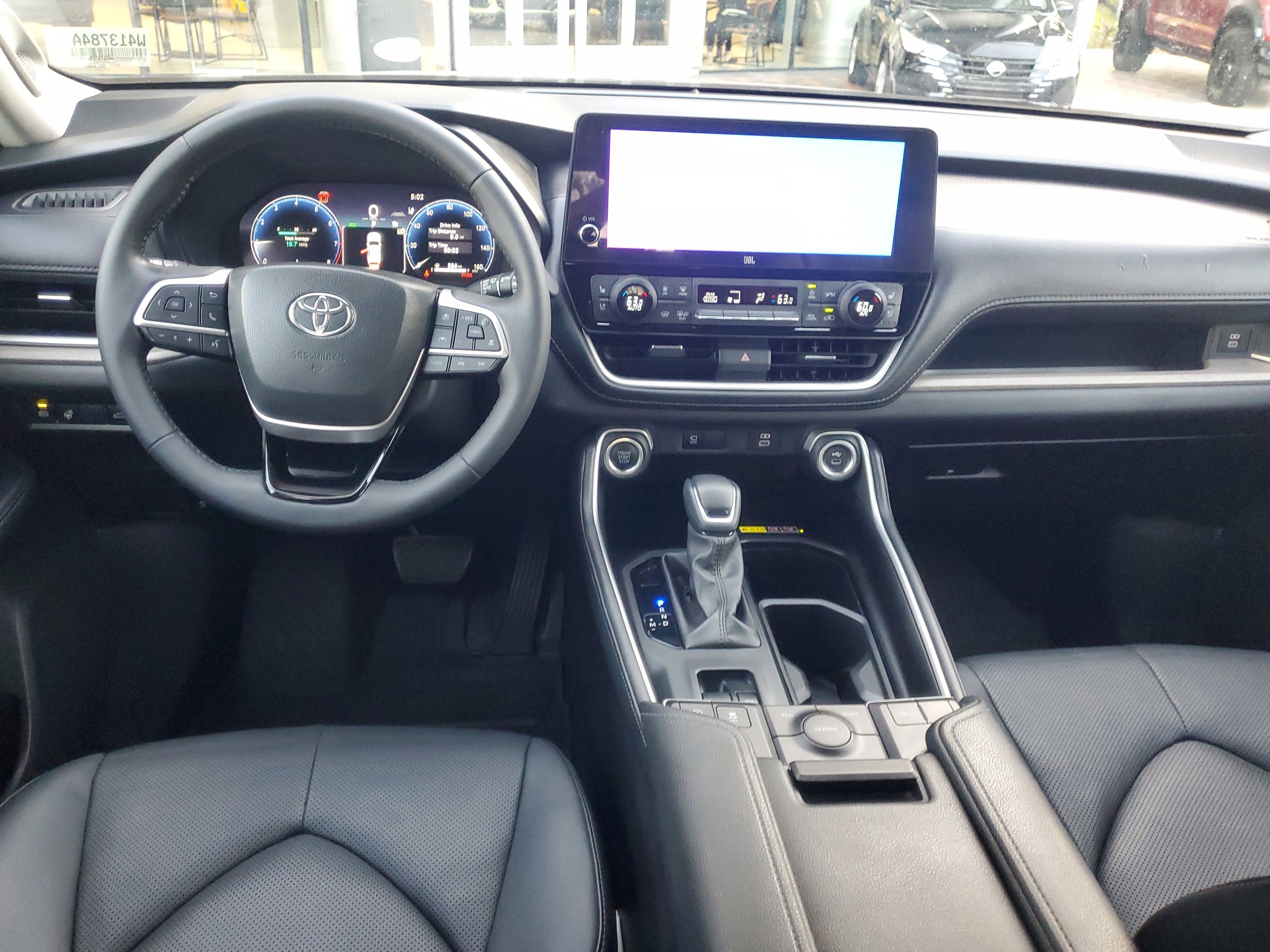 Used 2024 Toyota Grand Highlander Limited image 11