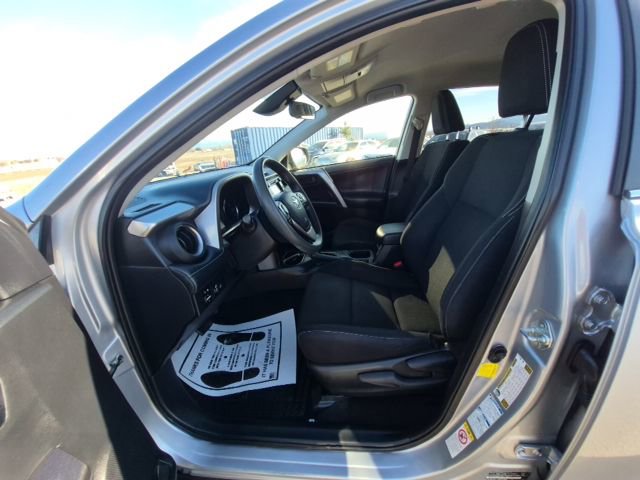 Used 2018 Toyota RAV4 LE image 10