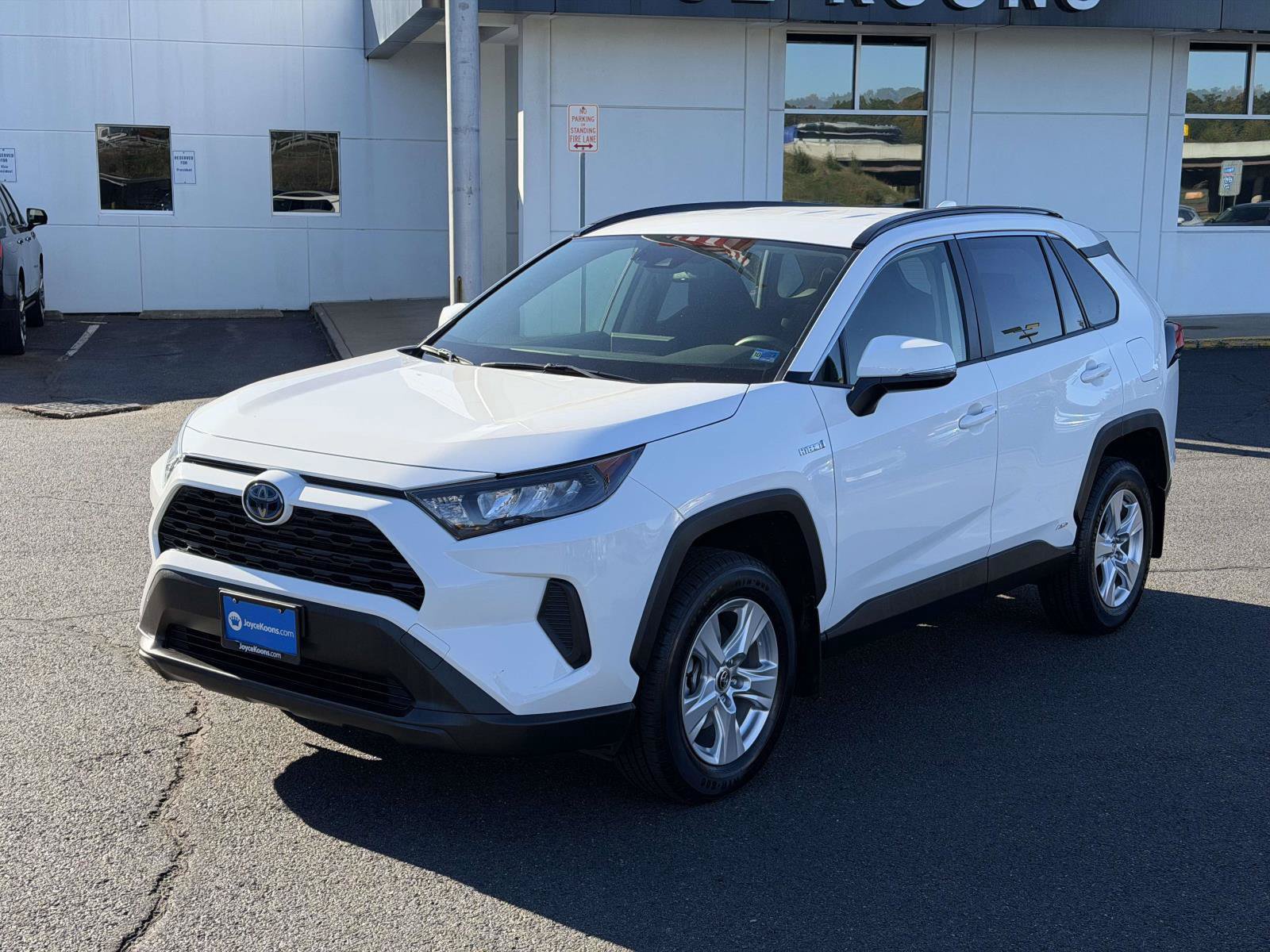 Used 2020 Toyota RAV4 LE w/ Carpet Mat Package AWD/4WD image 4