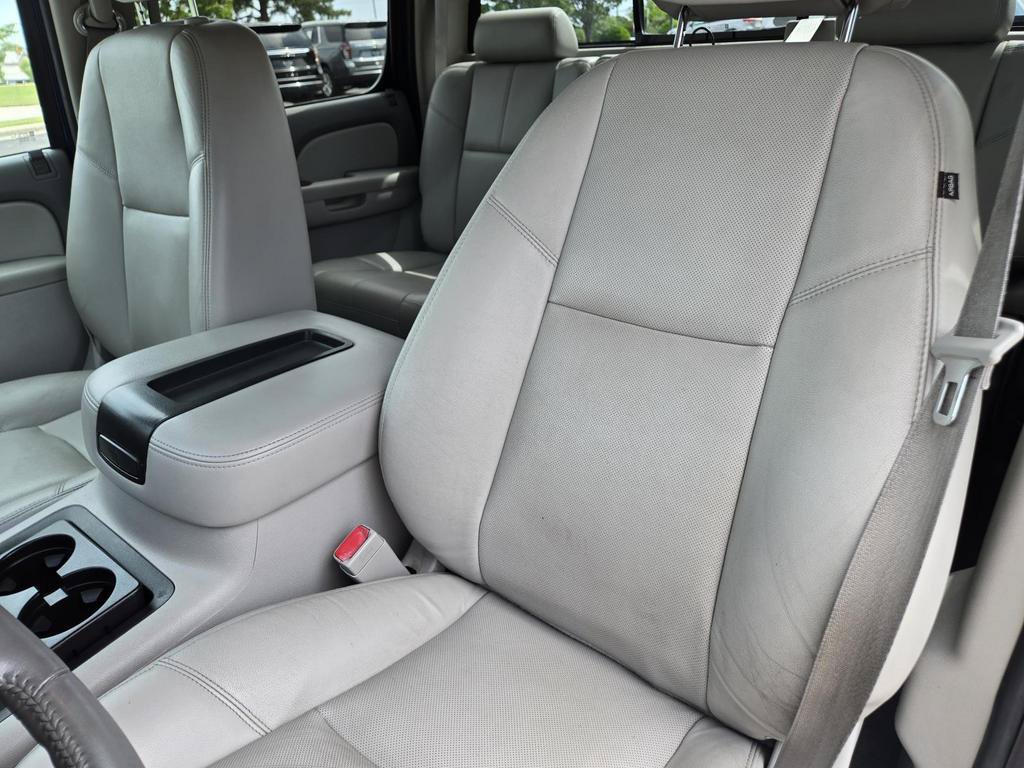 Used 2014 Chevrolet Silverado 2500 LTZ w/ LTZ Plus Package AWD/4WD image 14