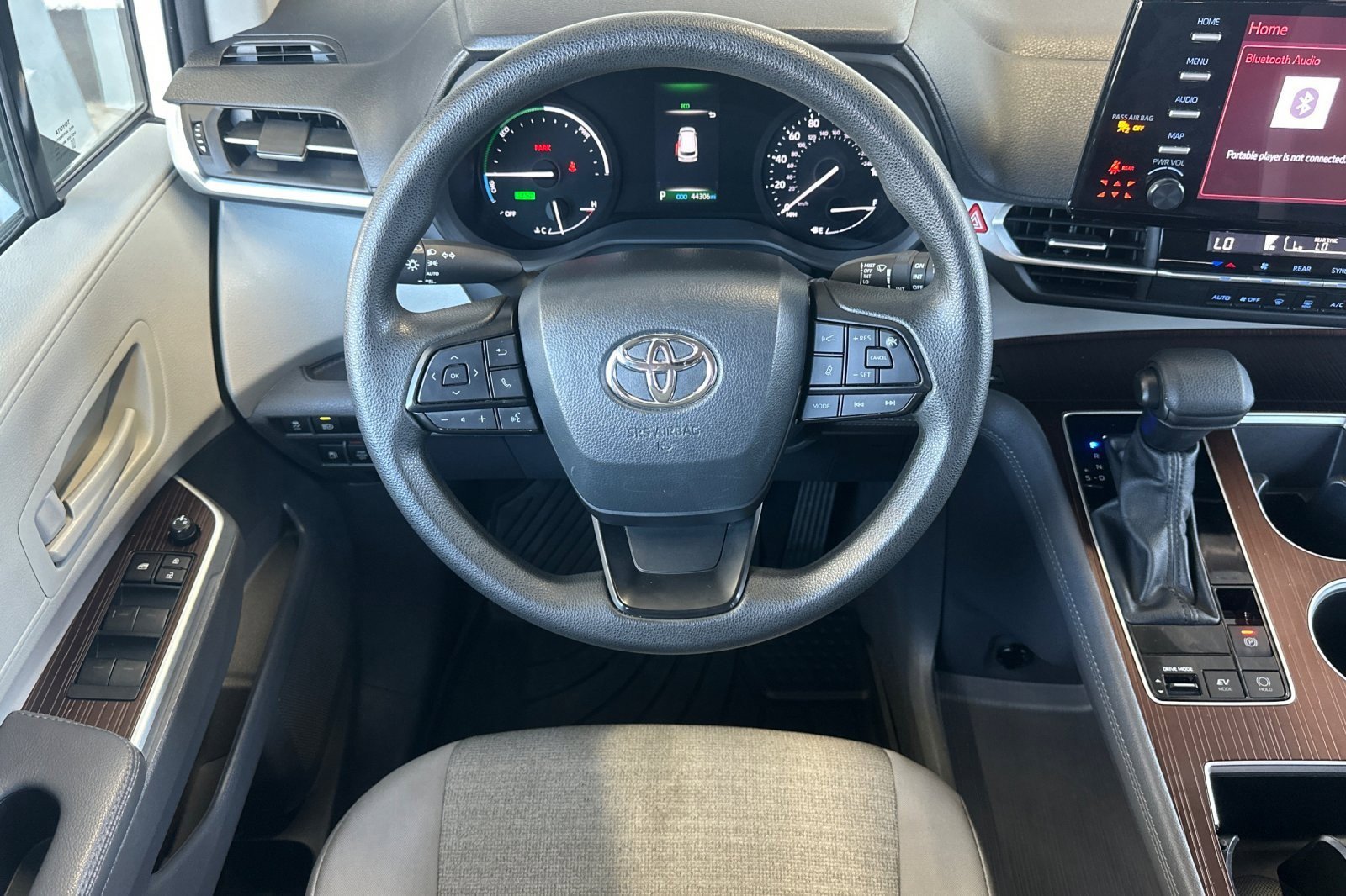Certified 2024 Toyota Sienna LE FWD image 13