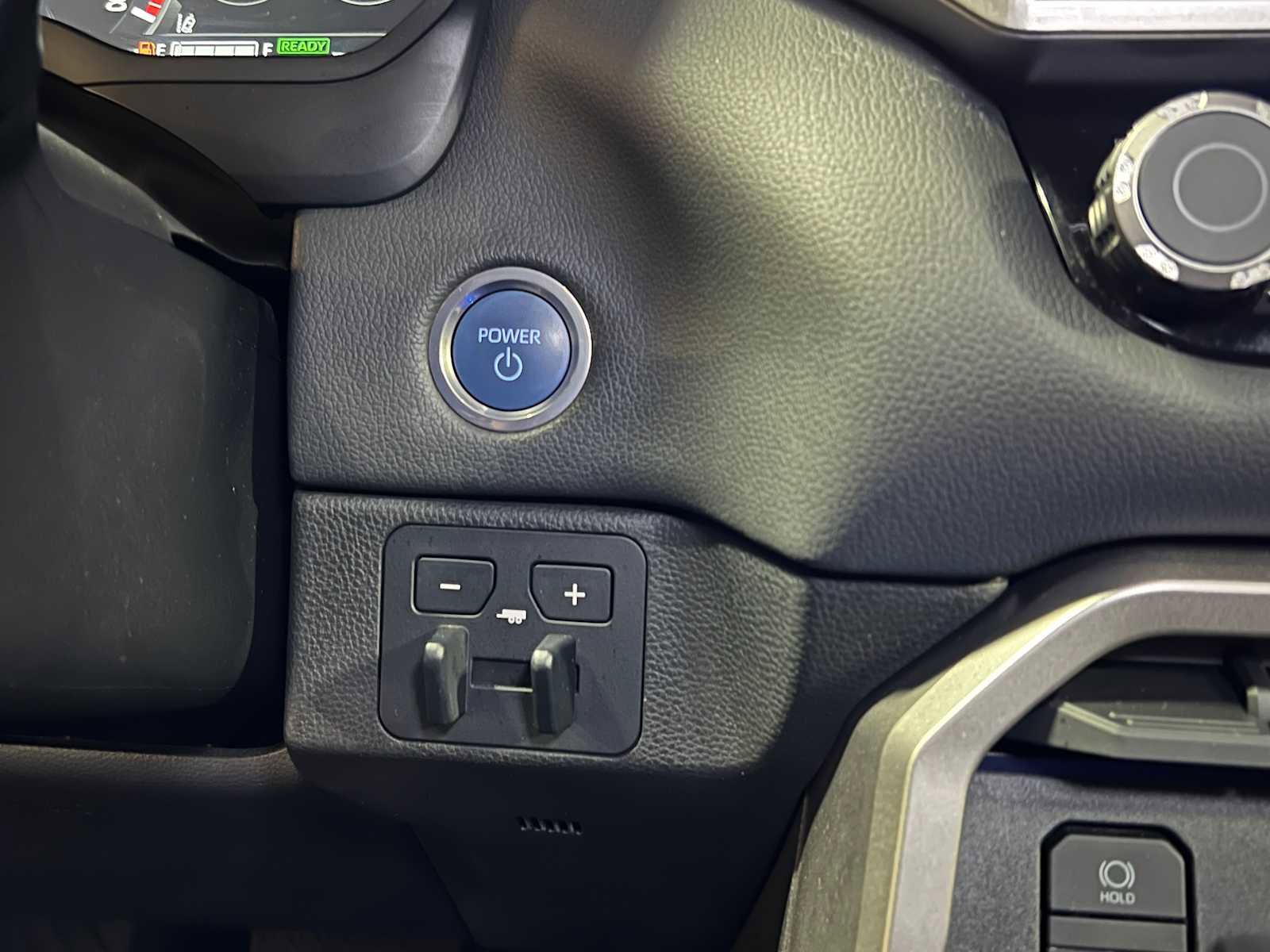 Used 2023 Toyota Sequoia Limited image 32