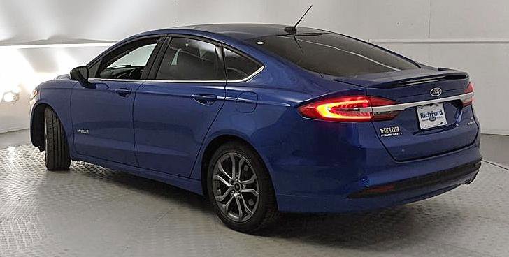 Used 2017 Ford Fusion SE w/ Equipment Group 601A image 4